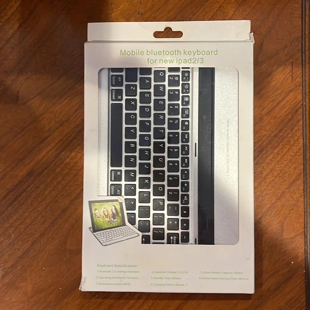 Mobile Bluetooth keyboard for new iPad 2/3. New - Open box